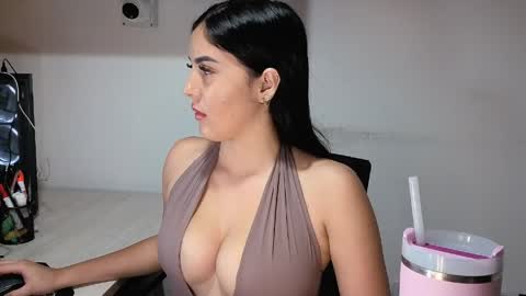 Sophiee online show from April 25, 2026, 12:35 am