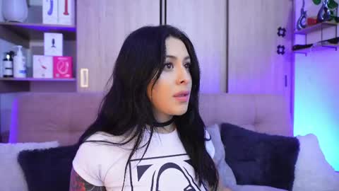 Sophiie online show from April 8, 2026, 4:23 am