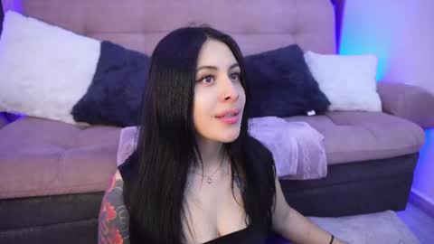 Sophiie online show from April 16, 2026, 3:18 am