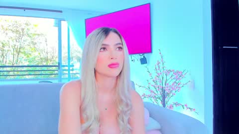 YULITZA online show from January 15, 2025, 5:47 pm