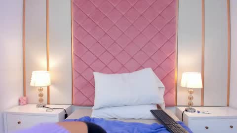 Snapshot of sopphiaa_payton chatting on February 21, 2025, 6:48 pm Sophie online show from February 21, 2025, 6:48 pm