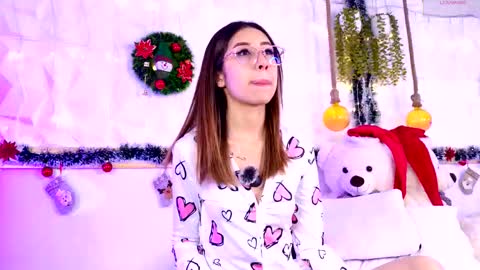 Snapshot of sopphiaa_payton chatting on December 22, 2025, 12:24 pm Sophie online show from December 22, 2025, 12:24 pm