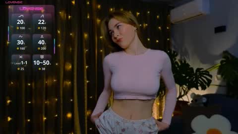 Snapshot of soul_trace chatting on December 19, 2025, 9:05 am Adalinda online show from December 19, 2025, 9:05 am