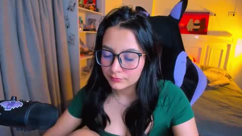 Lili online show from November 12, 2025, 11:25 pm