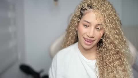 brisa  s online show from February 9, 2025, 2:29 pm