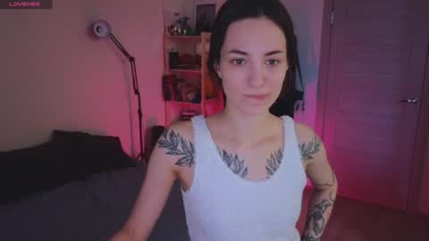 Snapshot of space_x_roxy chatting on January 7, 2025, 11:26 am Roxy online show from January 7, 2025, 11:26 am