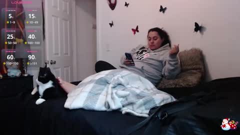 spanishcouple4255 online show from December 16, 2025, 10:37 pm