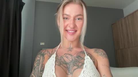 Snapshot of sparks__daisy chatting on November 15, 2025, 8:44 am DAISY online show from November 15, 2025, 8:44 am