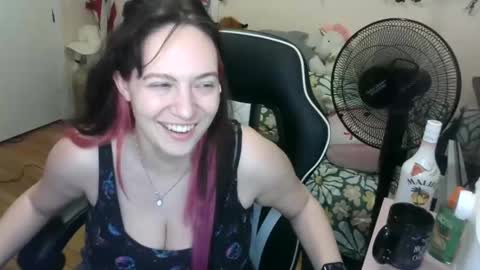 Snapshot of spawnofademon chatting on January 1, 2025, 8:13 am spawnofademon online show from January 1, 2025, 8:13 am