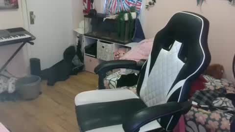 Snapshot of spawnofademon chatting on February 7, 2025, 4:03 pm spawnofademon online show from February 7, 2025, 4:03 pm