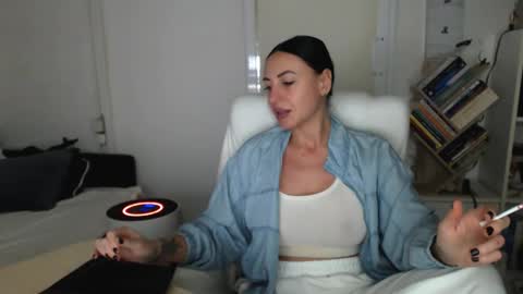 Carla online show from October 8, 2025, 4:48 pm