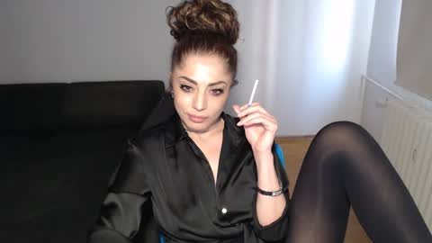 Doll online show from March 10, 2025, 2:37 pm