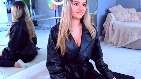 Anna online show from April 15, 2026, 11:06 am