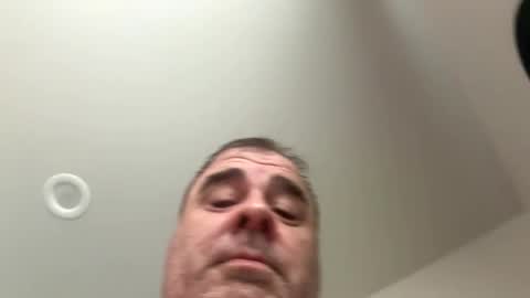 sprtsnut33 online show from November 15, 2025, 6:04 pm