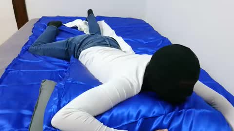 boyxxx25 online show from November 9, 2025, 5:44 pm