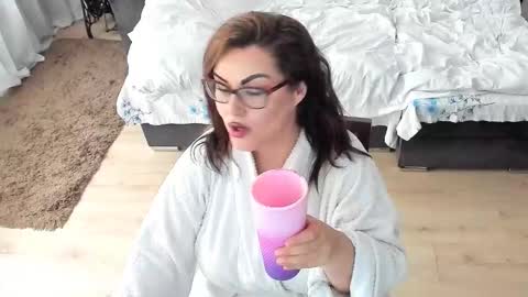 Kim online show from September 11, 2025, 1:00 pm