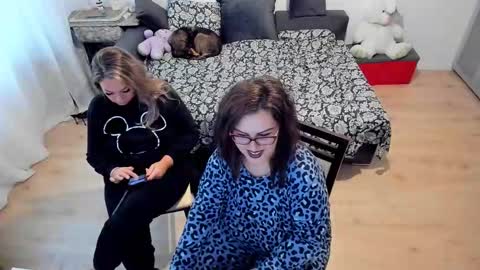 Kim online show from October 3, 2025, 11:51 am