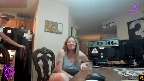 Snapshot of squirt_vip_room chatting on March 30, 2026, 12:11 am Roxy Day Mossimo Knight online show from March 30, 2026, 12:11 am
