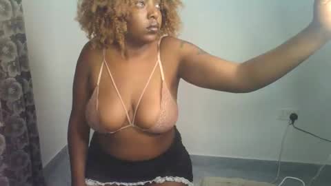 Snapshot of squish_sexy chatting on May 31, 2026, 7:04 pm Sexy muna online show from May 31, 2026, 7:04 pm