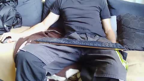 Snapshot of srevinu chatting on November 17, 2025, 9:15 am Srevinu online show from November 17, 2025, 9:15 am