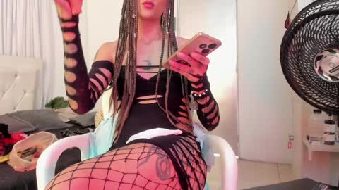 Snapshot of srta_fox chatting on December 3, 2024, 4:17 pm Srta. Fox online show from December 3, 2024, 4:17 pm