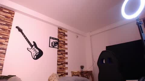 Snapshot of srta_fox chatting on January 12, 2025, 10:33 pm Srta. Fox online show from January 12, 2025, 10:33 pm