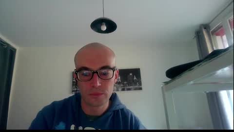 Snapshot of ssenzo chatting on December 25, 2024, 8:18 am ssenzo online show from December 25, 2024, 8:18 am