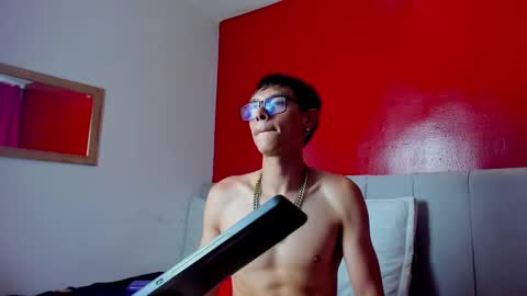 Ssweetthott online show from March 3, 2025, 6:44 pm