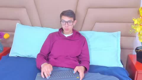 Ssweetthott online show from March 8, 2025, 1:03 pm