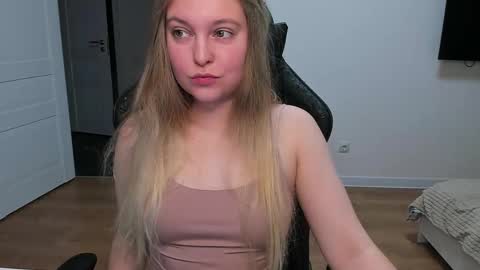 Stacy  online show from November 20, 2025, 1:55 pm