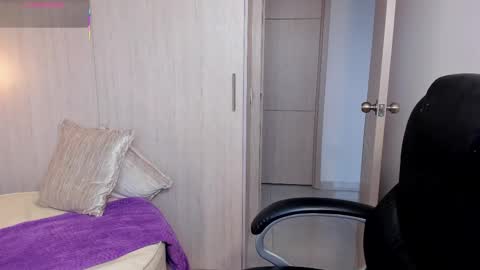 Stacy Conner online show from November 14, 2025, 8:07 pm