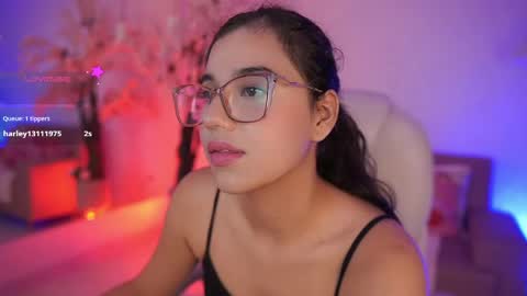 stacycooper_ online show from May 11, 2026, 7:22 pm