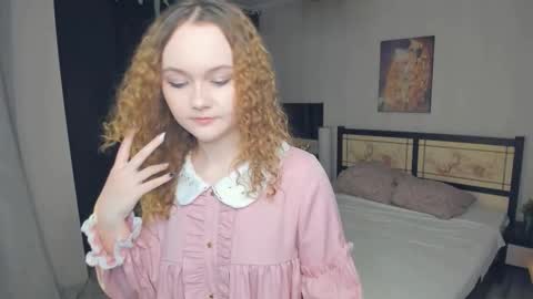 Snapshot of stacyroller chatting on February 9, 2026, 5:39 pm Violet online show from February 9, 2026, 5:39 pm