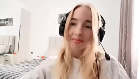 Snapshot of stacyscholle chatting on February 6, 2026, 6:29 am Mila online show from February 6, 2026, 6:29 am