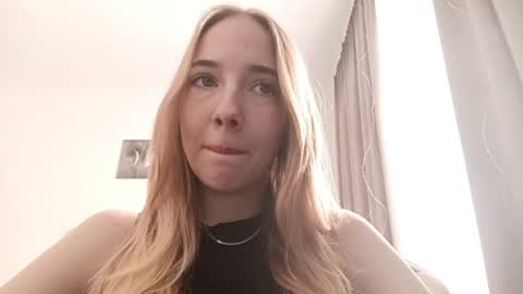 Snapshot of stacyscholle chatting on March 1, 2026, 8:05 am Mila online show from March 1, 2026, 8:05 am