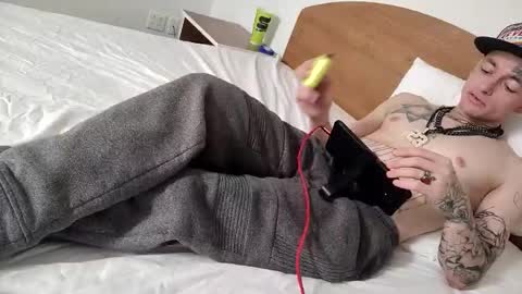 Straightupdownbad online show from February 11, 2026, 12:43 pm