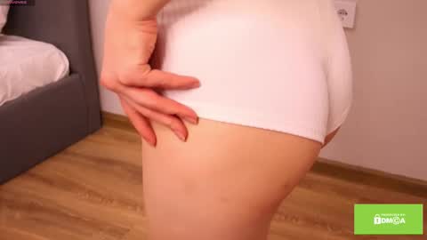 Nina online show from October 26, 2025, 3:23 am