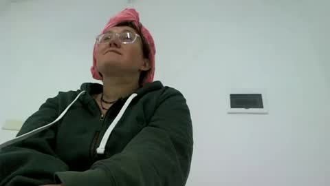 starlagurl online show from February 6, 2025, 2:37 pm