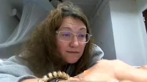 starlagurl online show from March 4, 2025, 1:49 pm