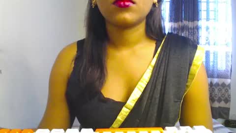 Snapshot of starrywhispers chatting on June 26, 2026, 1:43 am StarryWhispers online show from June 26, 2026, 1:43 am