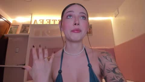 Stefa Gomez  online show from September 18, 2025, 10:06 am