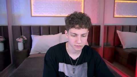 Esrefan online show from February 7, 2026, 8:45 pm