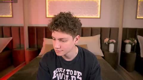 Esrefan online show from February 18, 2026, 7:32 pm