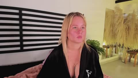 Stefanny   online show from January 7, 2025, 3:23 pm