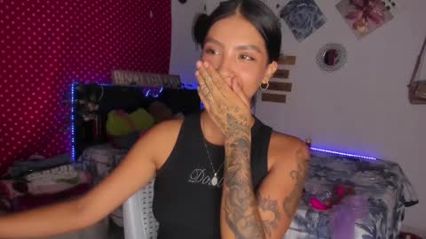 Im MiaIts my first day here  online show from January 10, 2025, 4:54 am