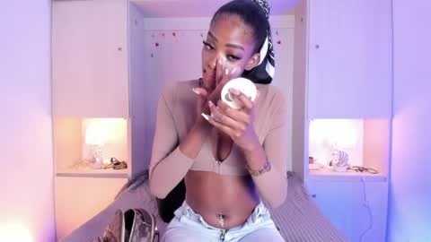 stefannyevans_ online show from May 20, 2026, 12:44 pm