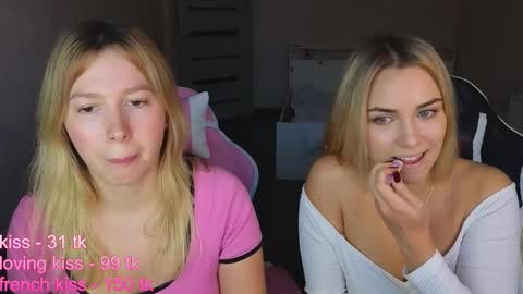 stefany_and_bettany online show from October 20, 2025, 2:06 pm