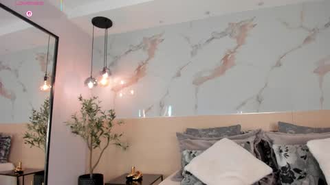    online show from April 9, 2026, 11:15 am