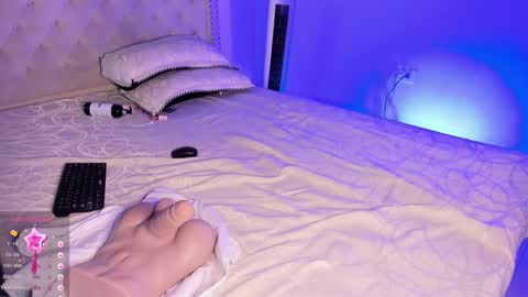steffany_lopez_ online show from February 8, 2025, 7:49 pm