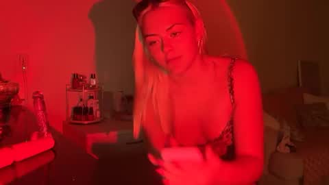 stella1005 online show from September 18, 2025, 5:31 am